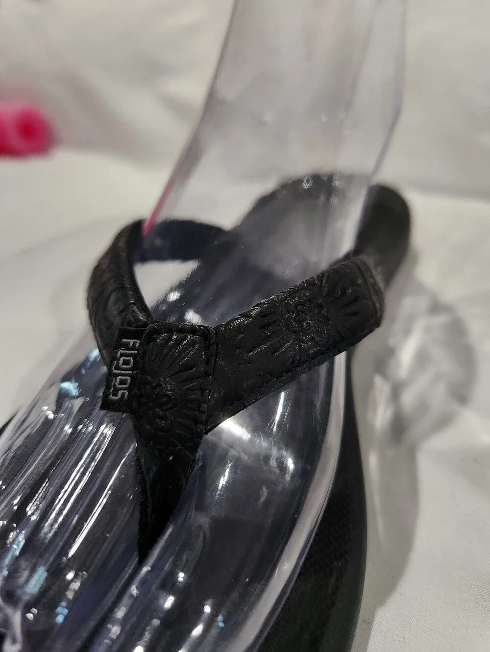 Flojos Black Floral Embossed Women's Flip Flop Sandals NWOT Size 8